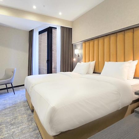 Griffin Hotel Tbilisi ภายนอก รูปภาพ