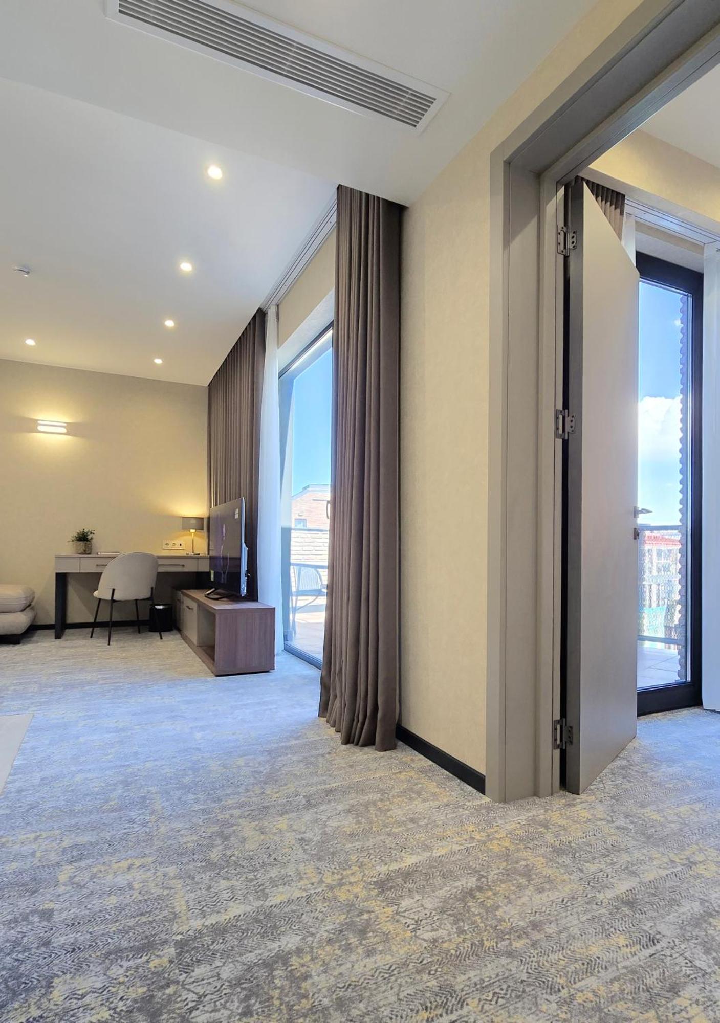 Griffin Hotel Tbilisi ภายนอก รูปภาพ
